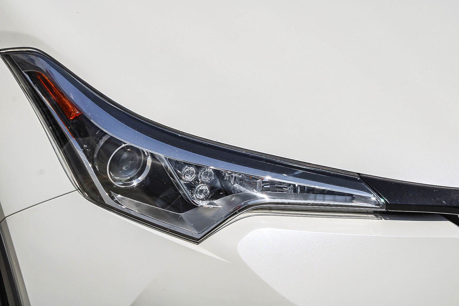 Certified 2019 Toyota C-HR XLE FWD image 5