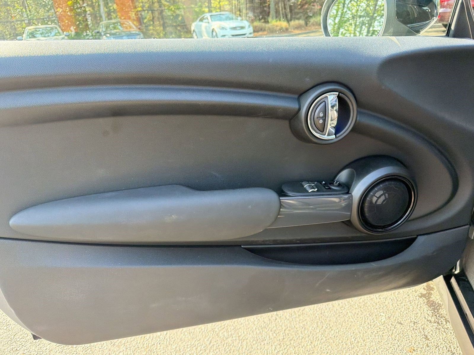 Used 2020 MINI Cooper 2-Door Hardtop w/ Premium Package image 11