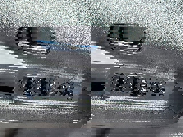 Used 2024 Nissan Kicks SR w/ SR Premium Package image 19