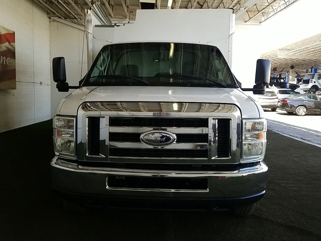 Used 2015 Ford E-450 and Econoline 450 Super Duty w/ Power Windows & Locks Group image 3