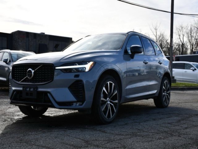 Certified 2025 Volvo XC60 B5 Plus image 3