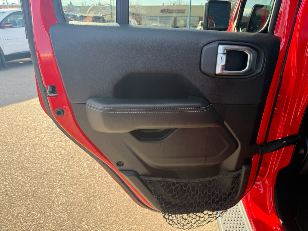Used 2021 Jeep Wrangler Unlimited Sahara AWD/4WD image 15