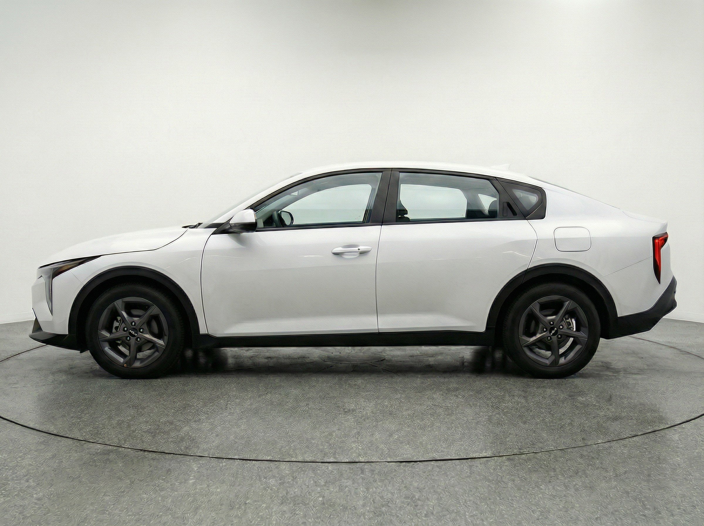 Used 2025 Kia K4 FWD image 5