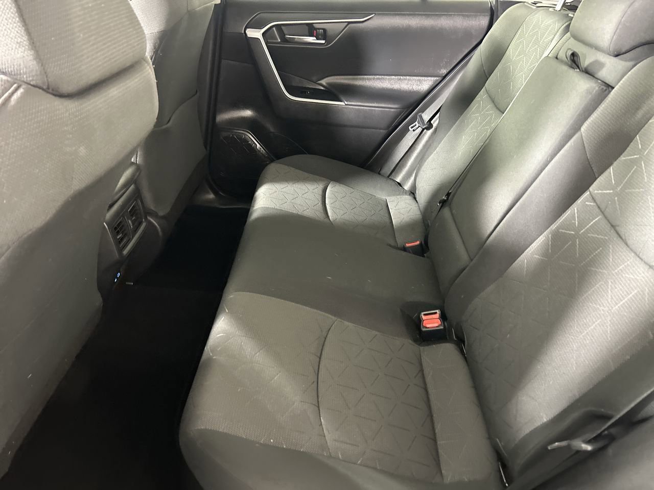 Used 2022 Toyota RAV4 XLE w/ Convenience Package image 24