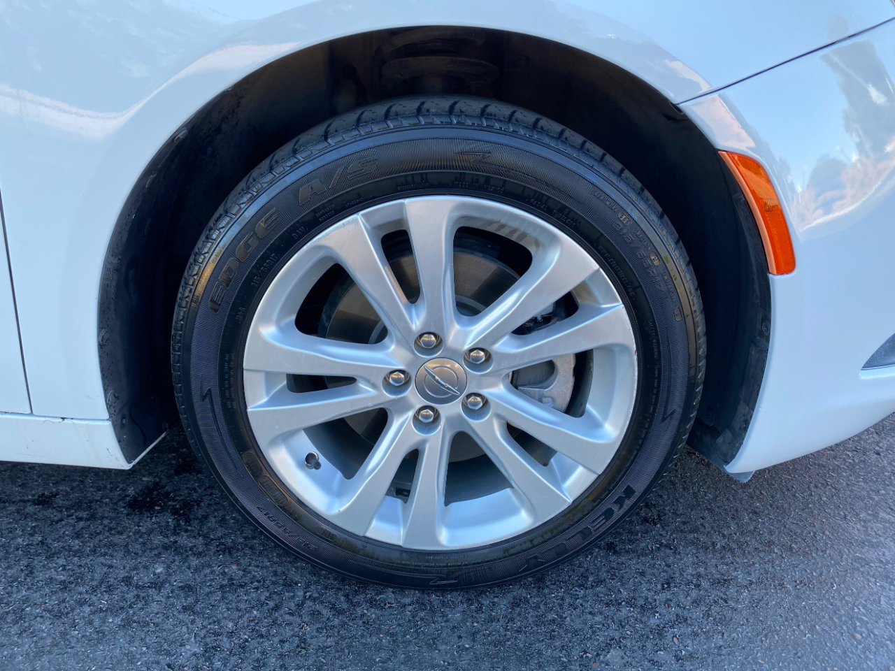 Used 2017 Chrysler 200 Limited Platinum image 12