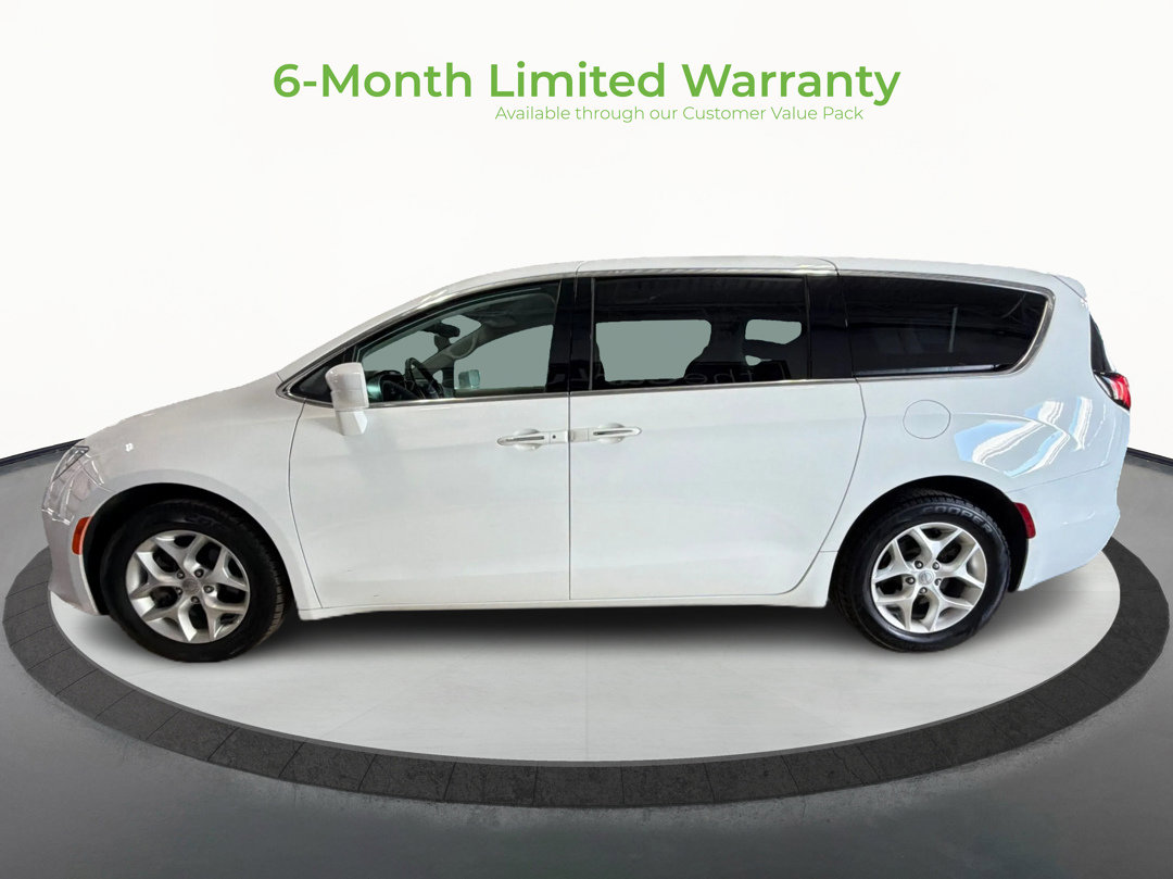 Used 2020 Chrysler Pacifica Touring w/ Tire & Wheel Group FWD image 4