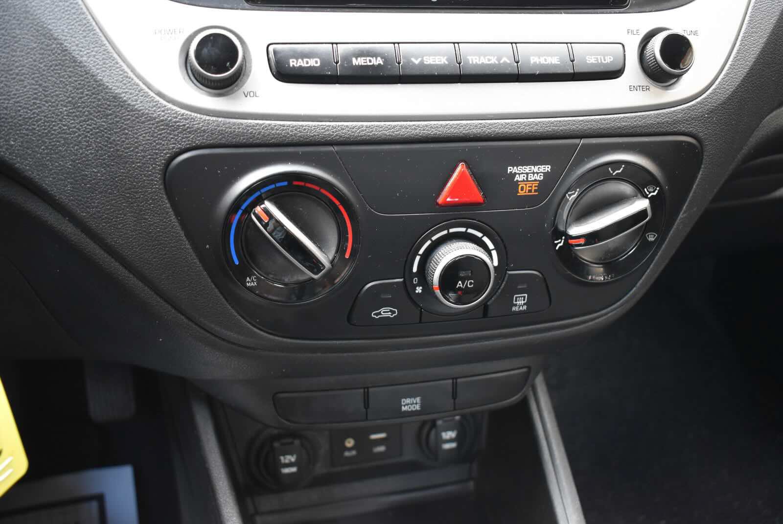 Used 2020 Hyundai Accent SE FWD image 22