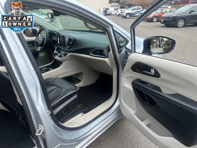 Used 2023 Chrysler Pacifica Limited FWD image 12