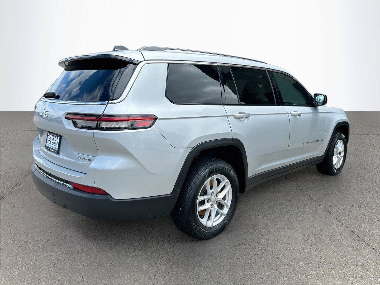 Used 2022 Jeep Grand Cherokee L Laredo w/ Luxury Tech Group I AWD/4WD image 4