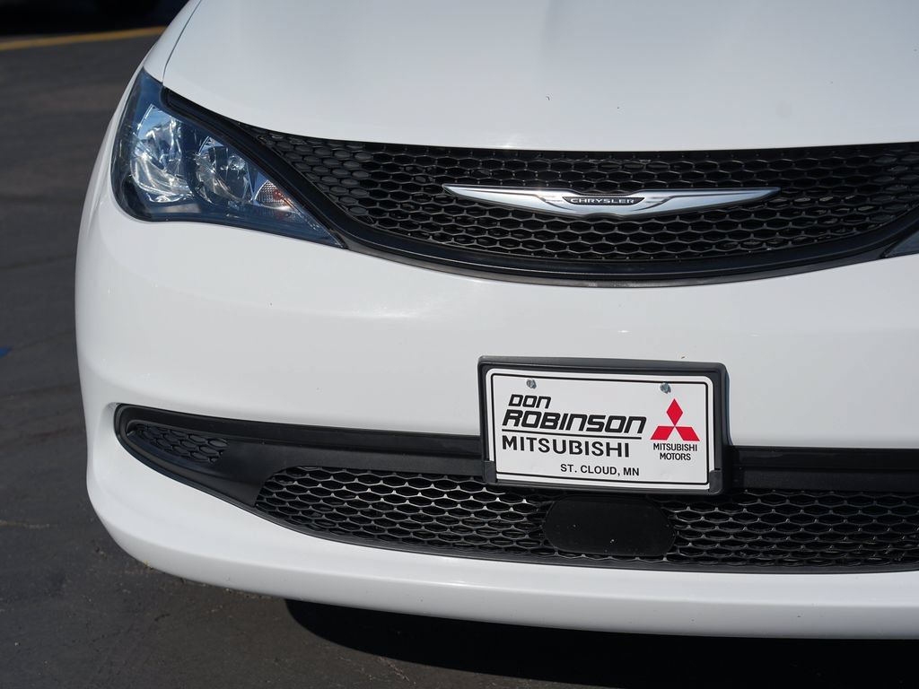 Used 2021 Chrysler Voyager L FWD image 9