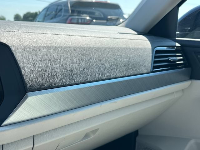 Used 2024 Volkswagen Jetta SE w/ Panoramic Sunroof Package FWD image 21