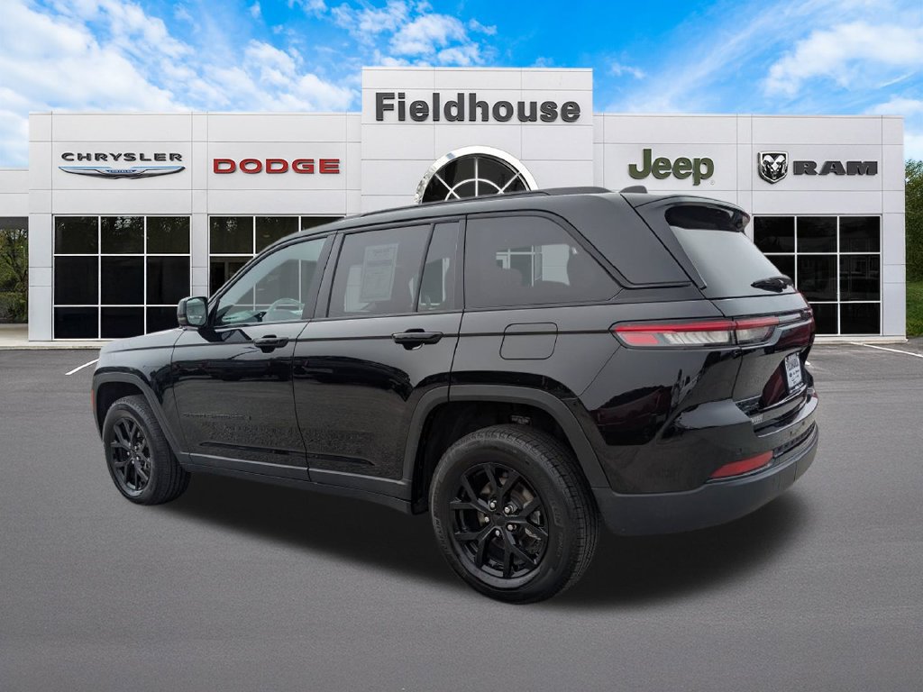 Used 2025 Jeep Grand Cherokee Altitude AWD/4WD image 7