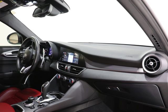 Used 2023 Alfa Romeo Giulia Veloce AWD/4WD image 15