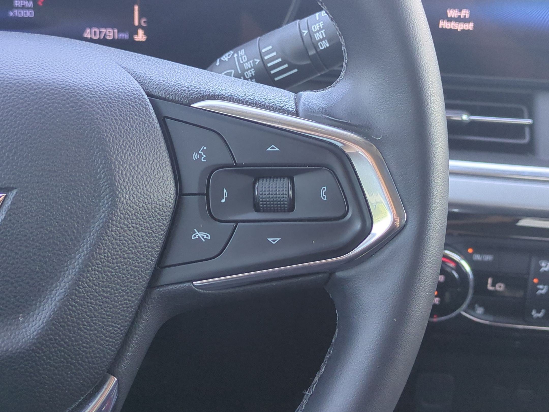Used 2024 Chevrolet Trax LT w/ Driver Confidence Package FWD image 18