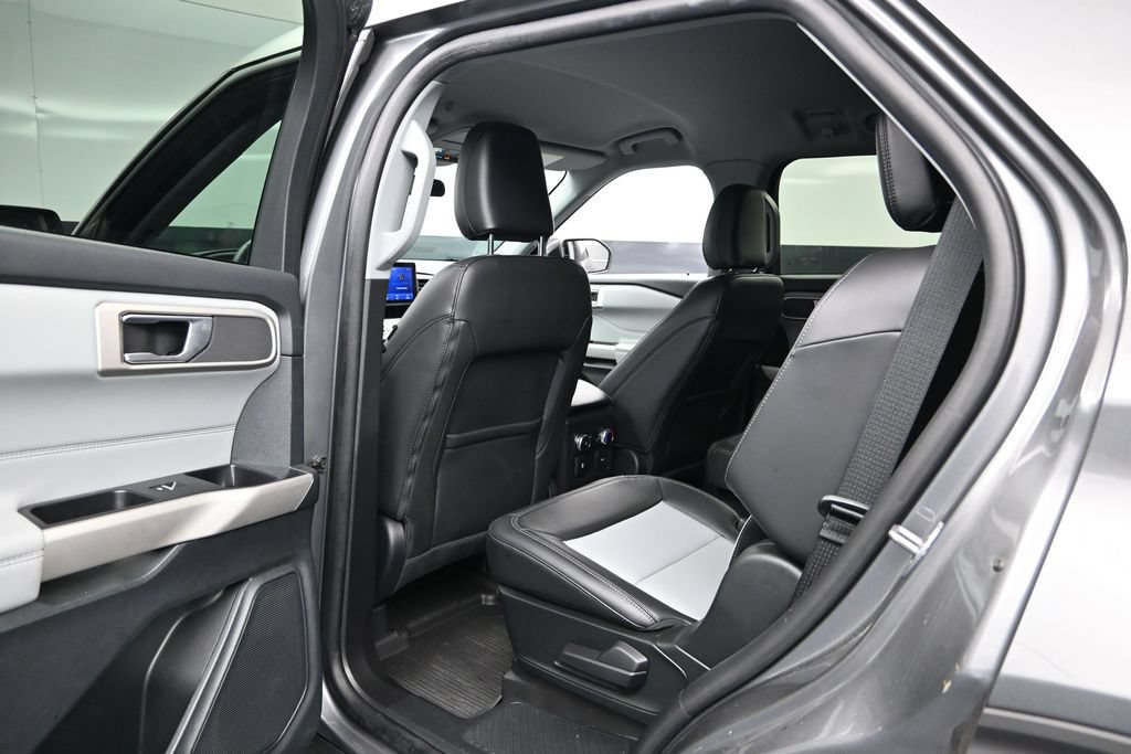 Used 2023 Ford Explorer XLT w/ Equipment Group 202A AWD/4WD image 19