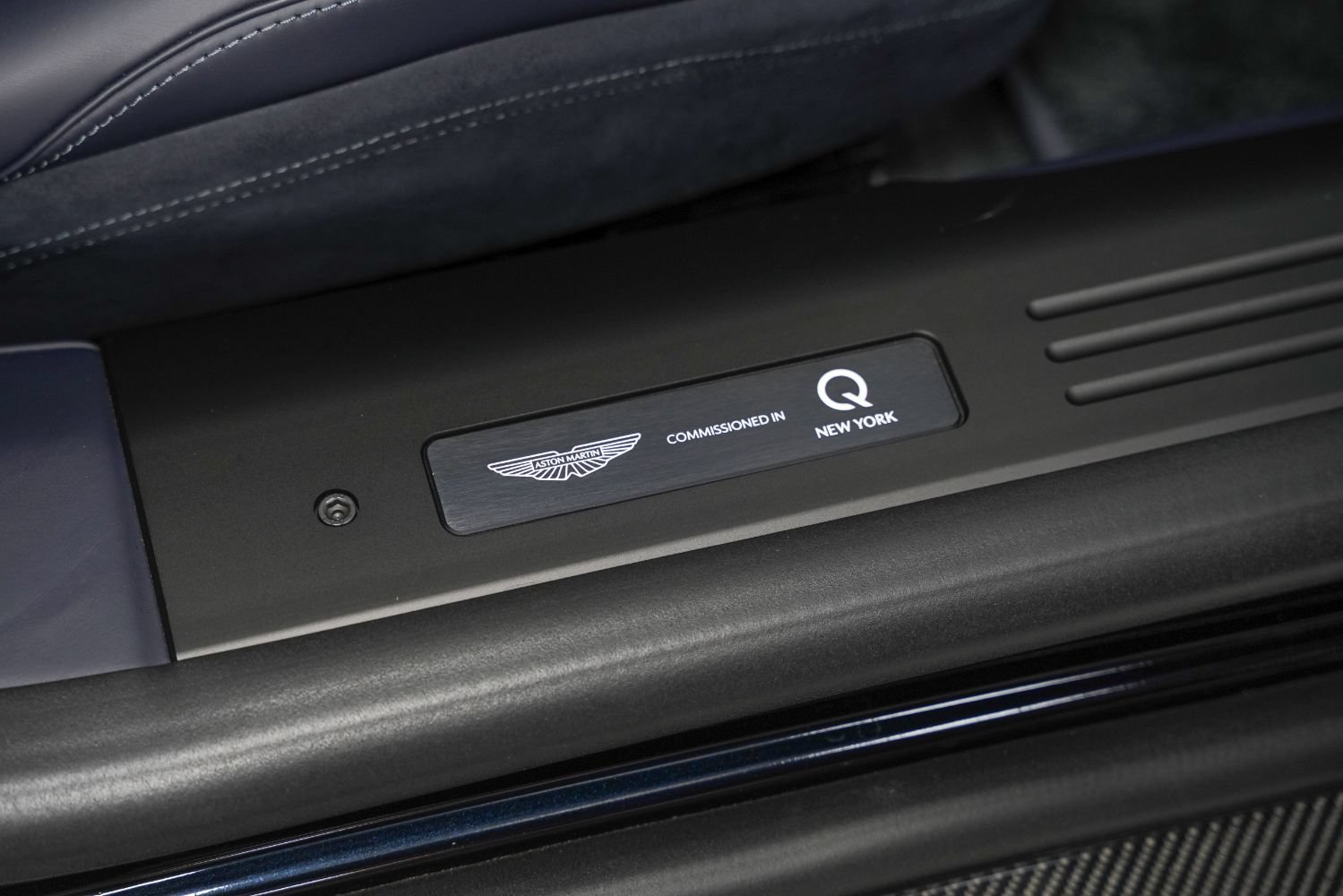 Used 2025 Aston Martin Vanquish RWD image 38