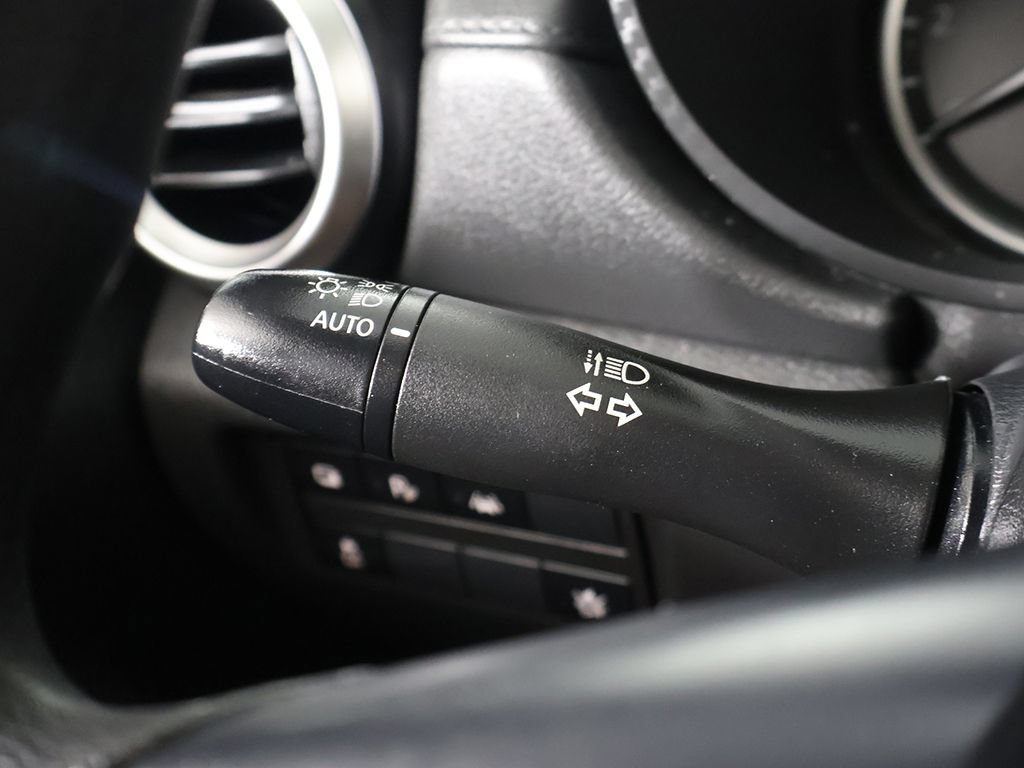 Used 2025 Nissan Versa S FWD image 33
