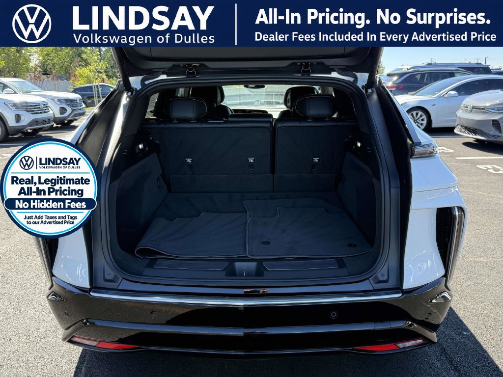 Used 2025 Cadillac Lyriq Luxury AWD/4WD image 14