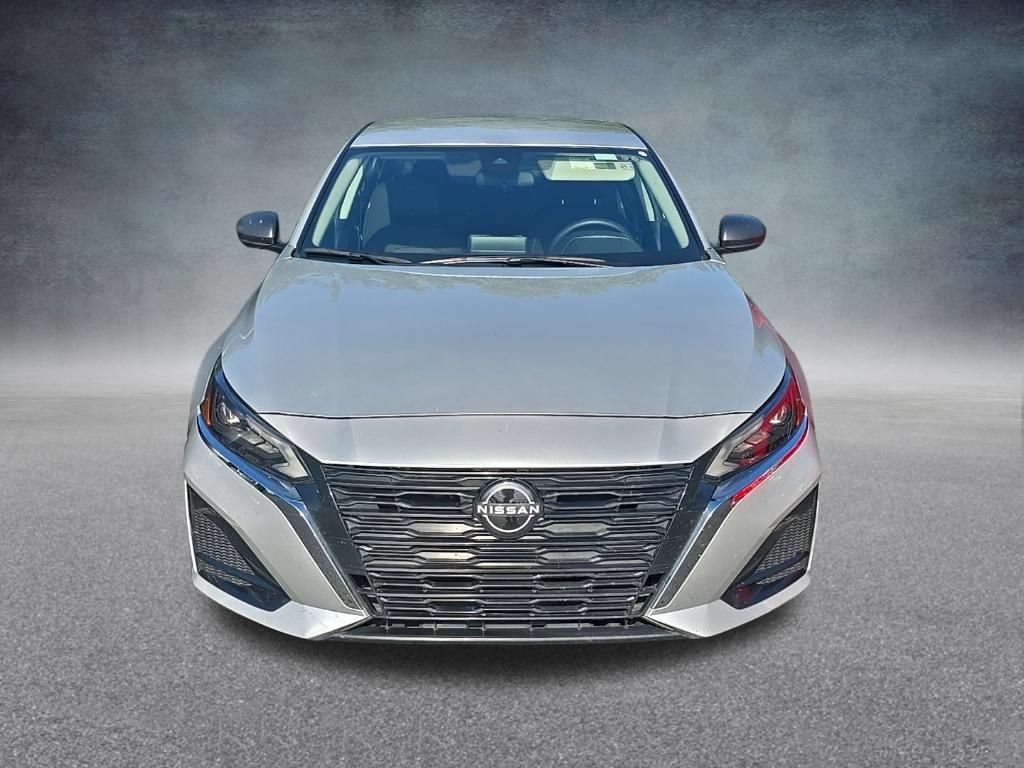 Used 2025 Nissan Altima 2.5 SV FWD image 3