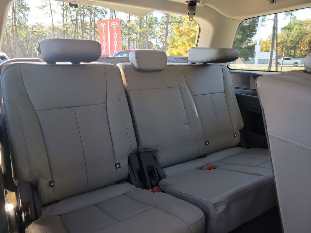 Used 2021 Ford Expedition XLT image 18