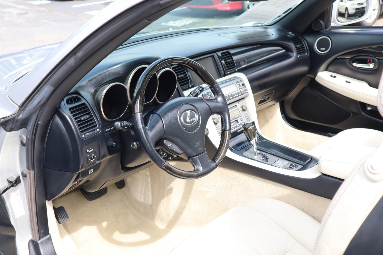 Used 2009 Lexus SC 430 Convertible RWD image 9