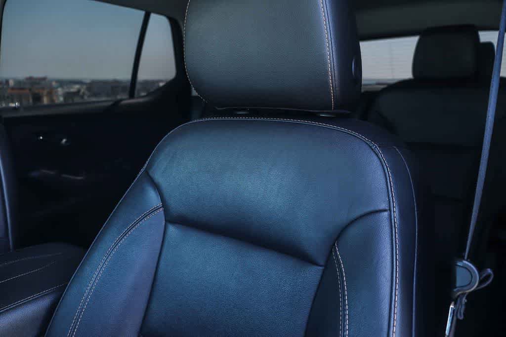 Used 2020 Chevrolet Traverse RS w/ LPO, Floor Liner Package FWD image 27