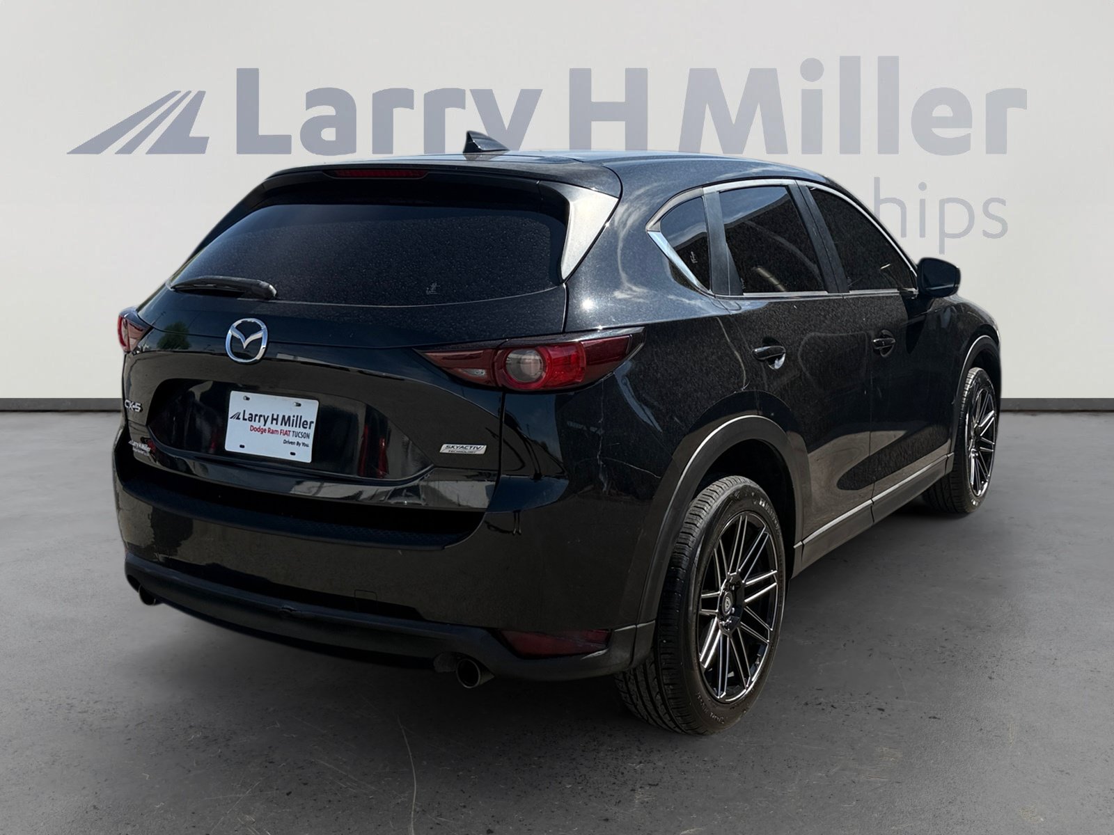 Used 2018 MAZDA CX-5 Touring w/ Preferred Equipment Package FWD image 5
