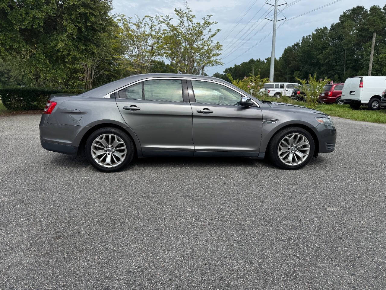 Used 2013 Ford Taurus Limited FWD image 7