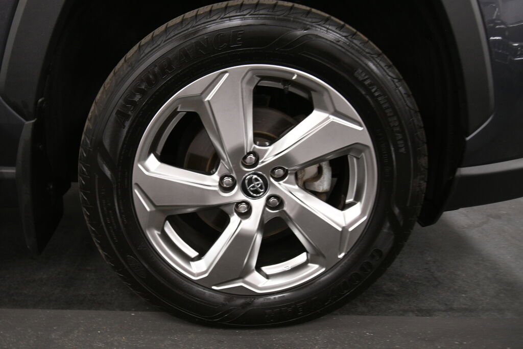 Used 2021 Toyota RAV4 Limited AWD/4WD image 33