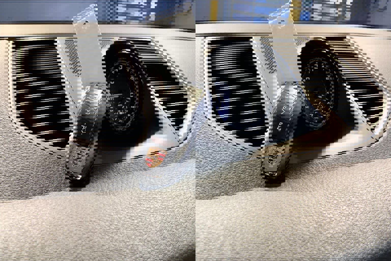 Used 2025 Porsche Macan image 21