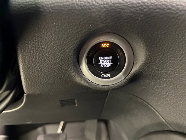 Used 2025 Chrysler Pacifica Limited image 23