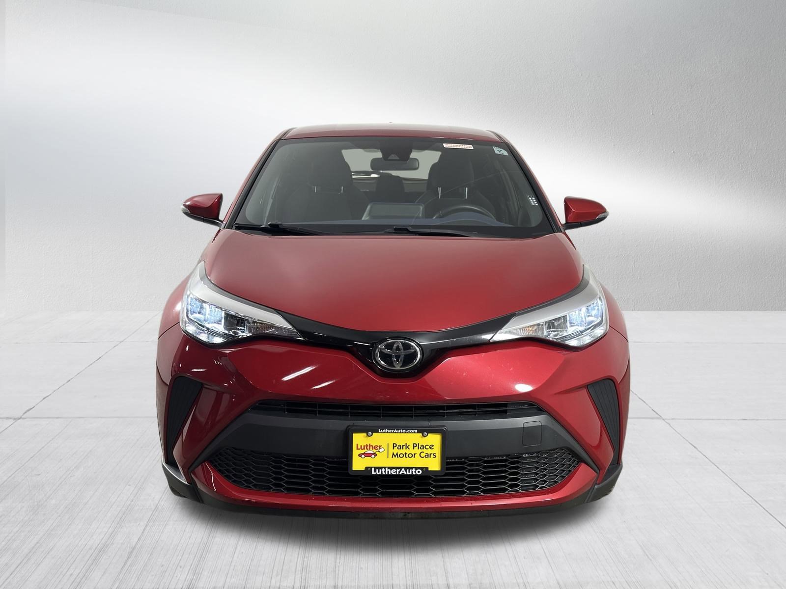 Used 2020 Toyota C-HR XLE video 2