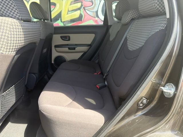 Used 2011 Kia Soul ! FWD image 16