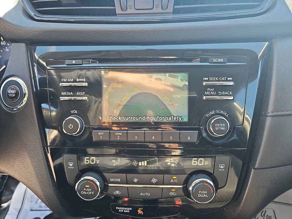 Used 2017 Nissan Rogue SV AWD/4WD image 23