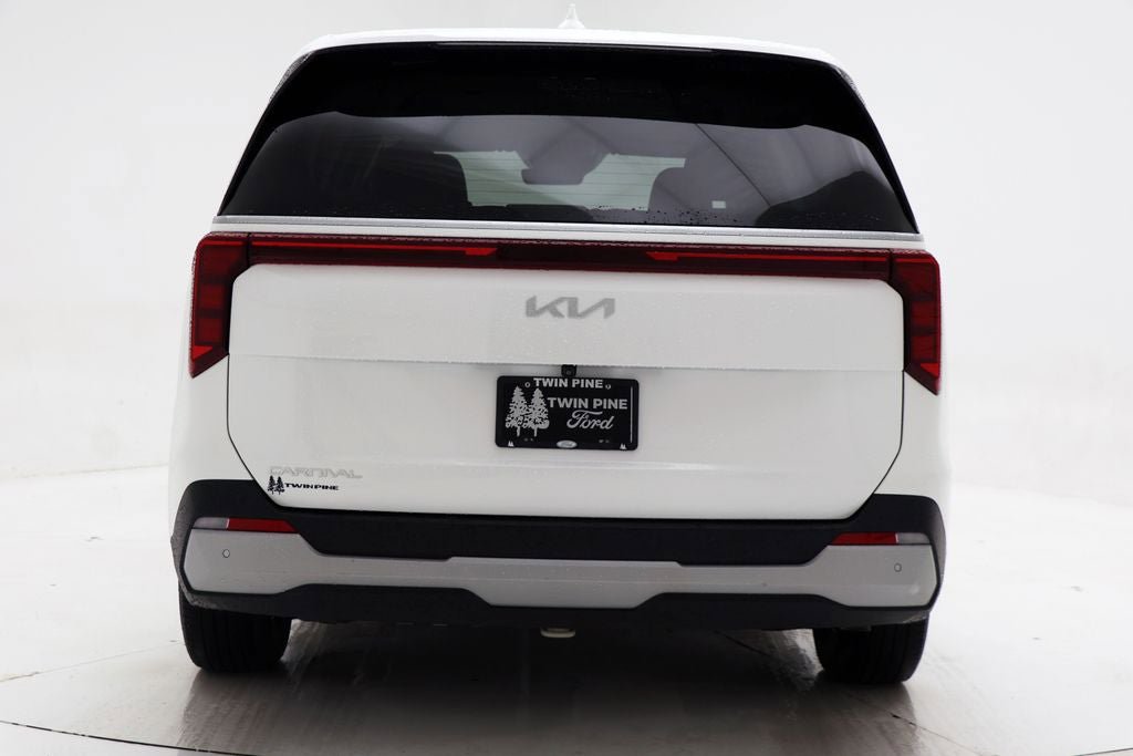 Used 2025 Kia Carnival FWD image 7