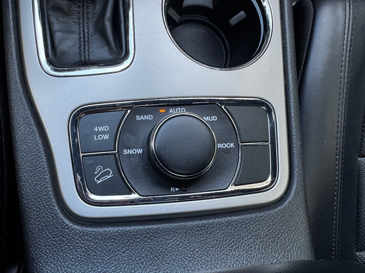 Used 2019 Jeep Grand Cherokee Limited w/ Luxury Group II AWD/4WD image 28