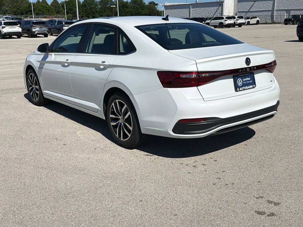 Used 2025 Volkswagen Jetta SE FWD image 4