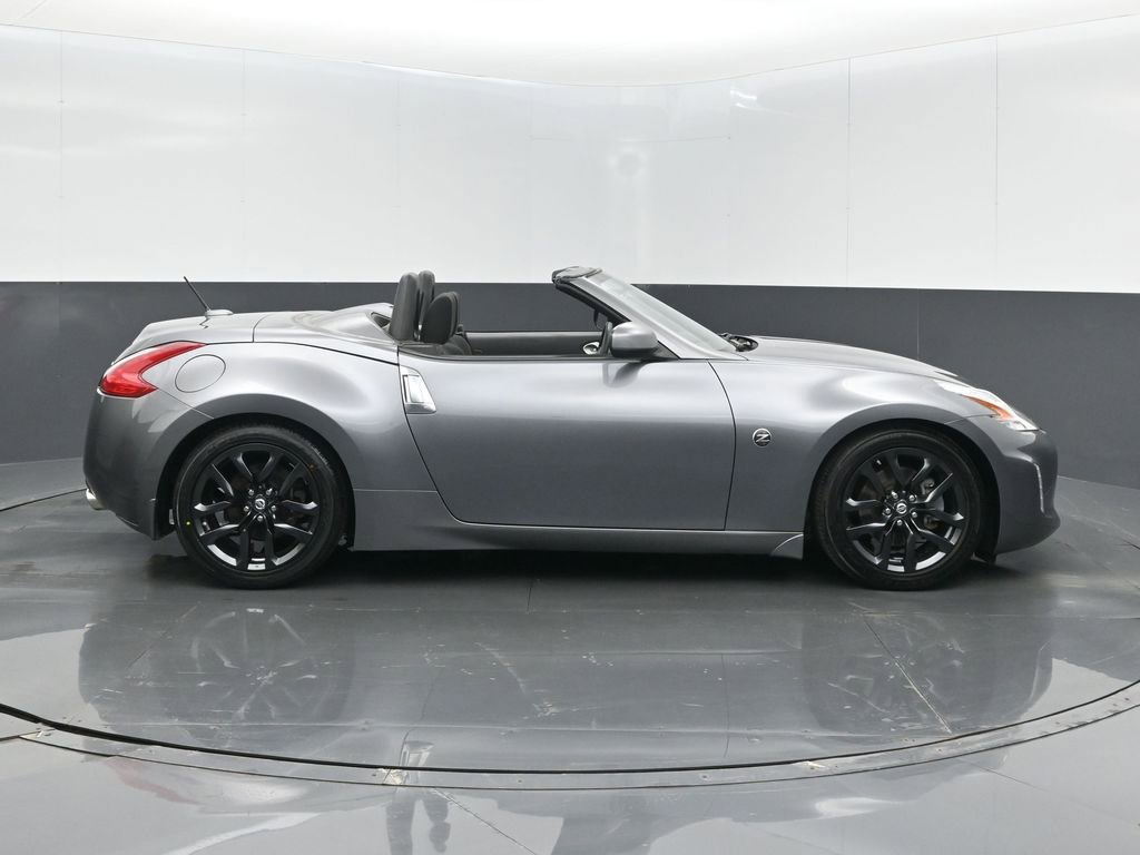 Used 2016 Nissan 370Z Roadster image 25