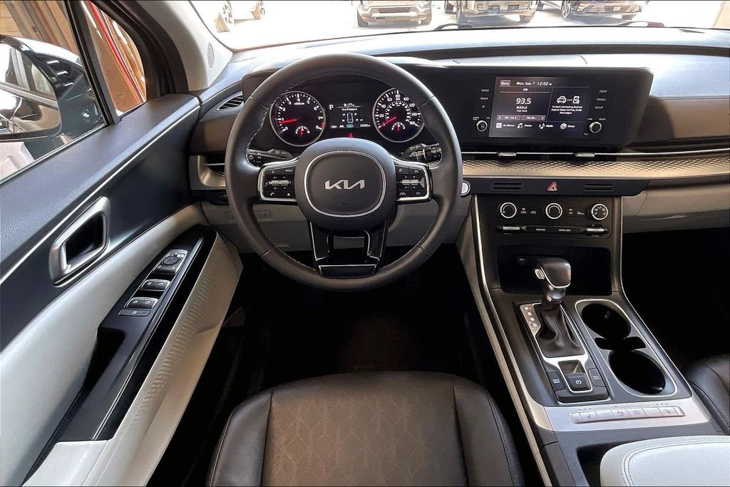 Used 2024 Kia Carnival LX FWD image 5