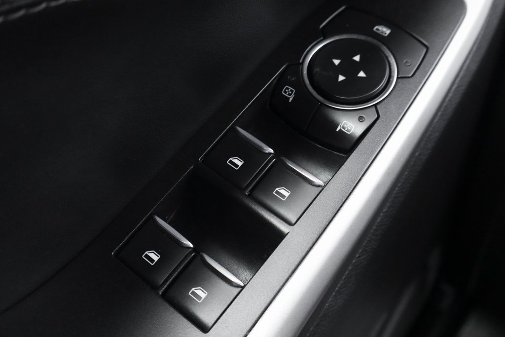 Used 2022 Ford Explorer XLT image 16