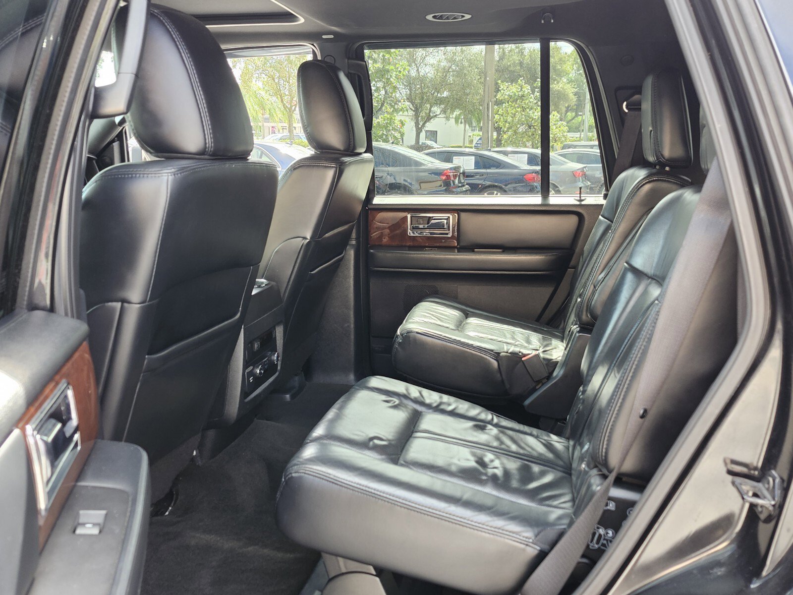 Used 2015 Lincoln Navigator 2WD image 4