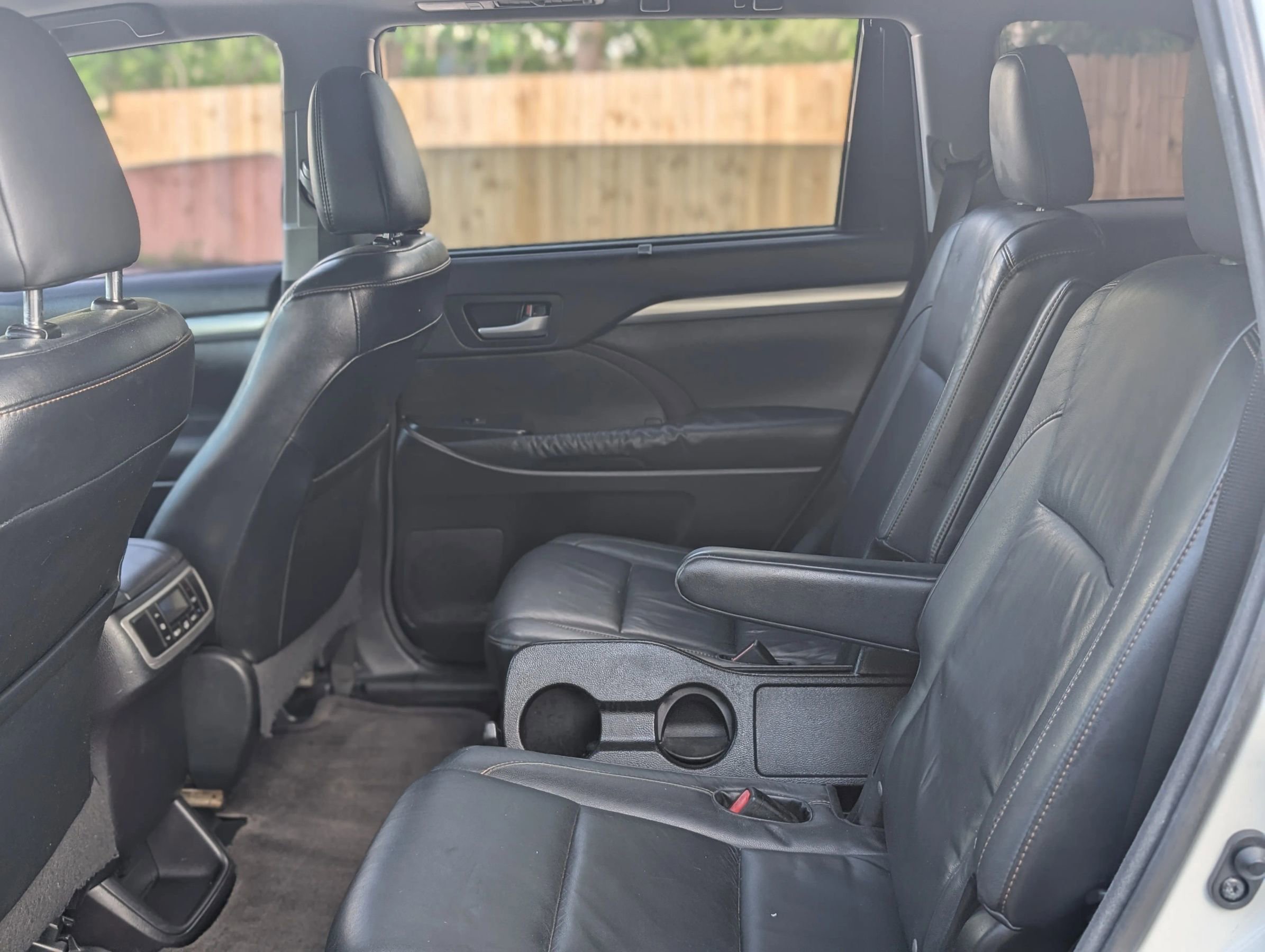 Used 2014 Toyota Highlander XLE FWD image 16
