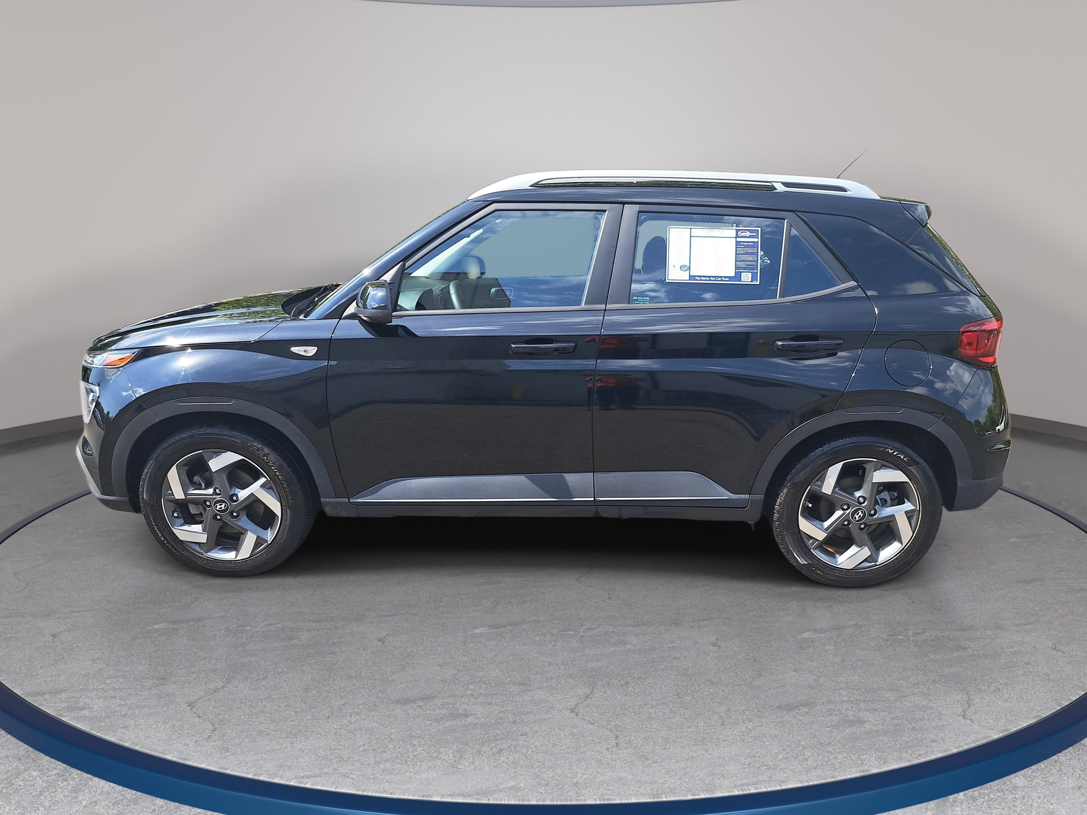 Used 2023 Hyundai Venue SEL FWD image 8