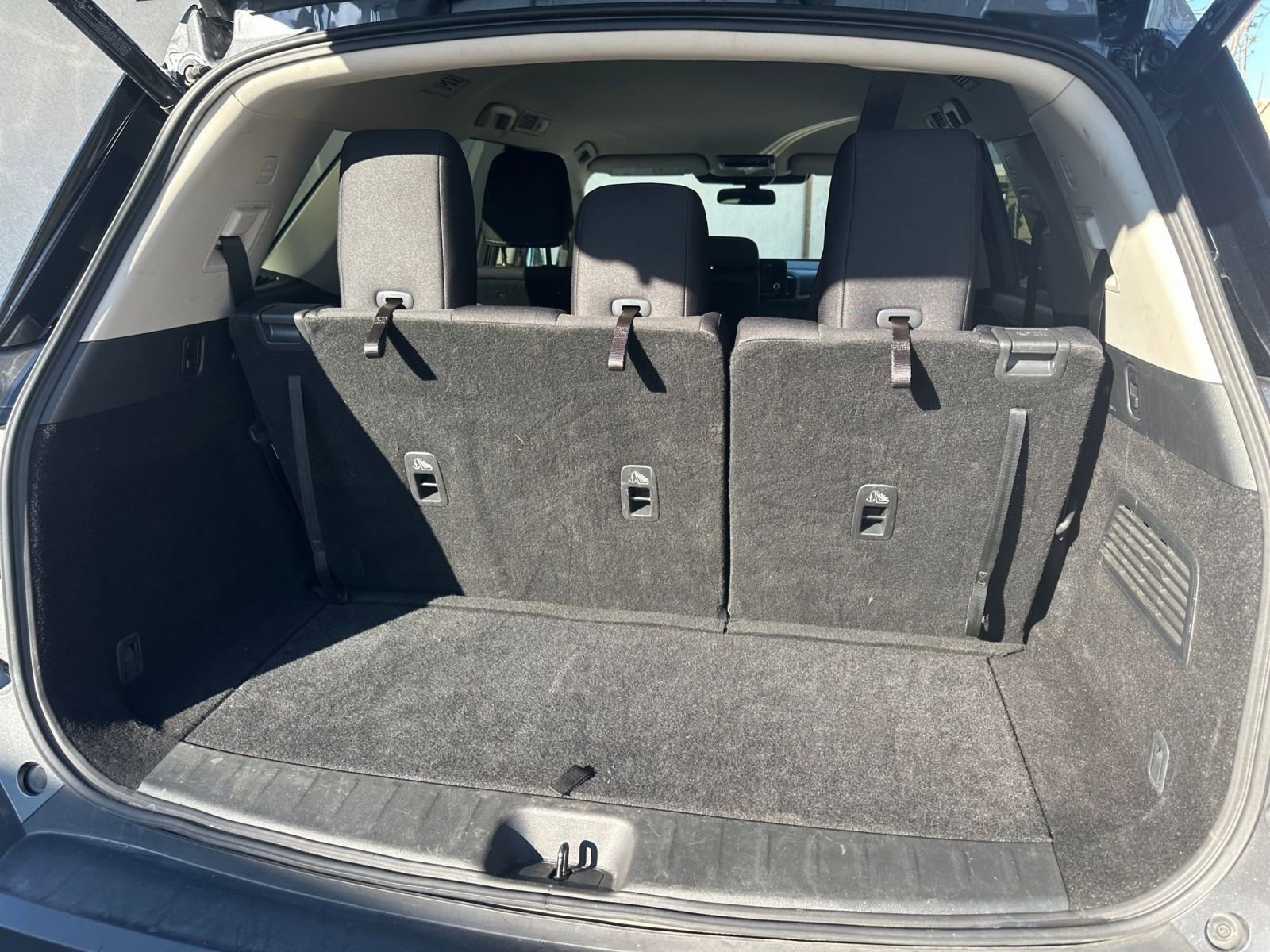 Used 2025 Nissan Pathfinder SV image 34