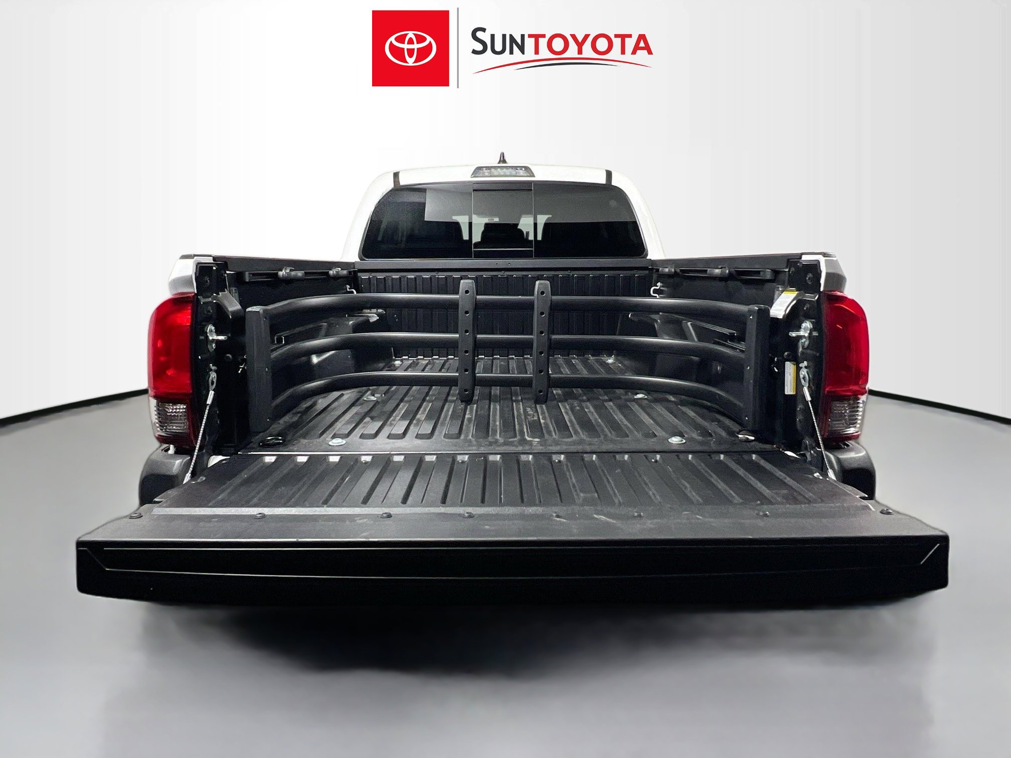 Used 2021 Toyota Tacoma SR5 AWD/4WD image 33
