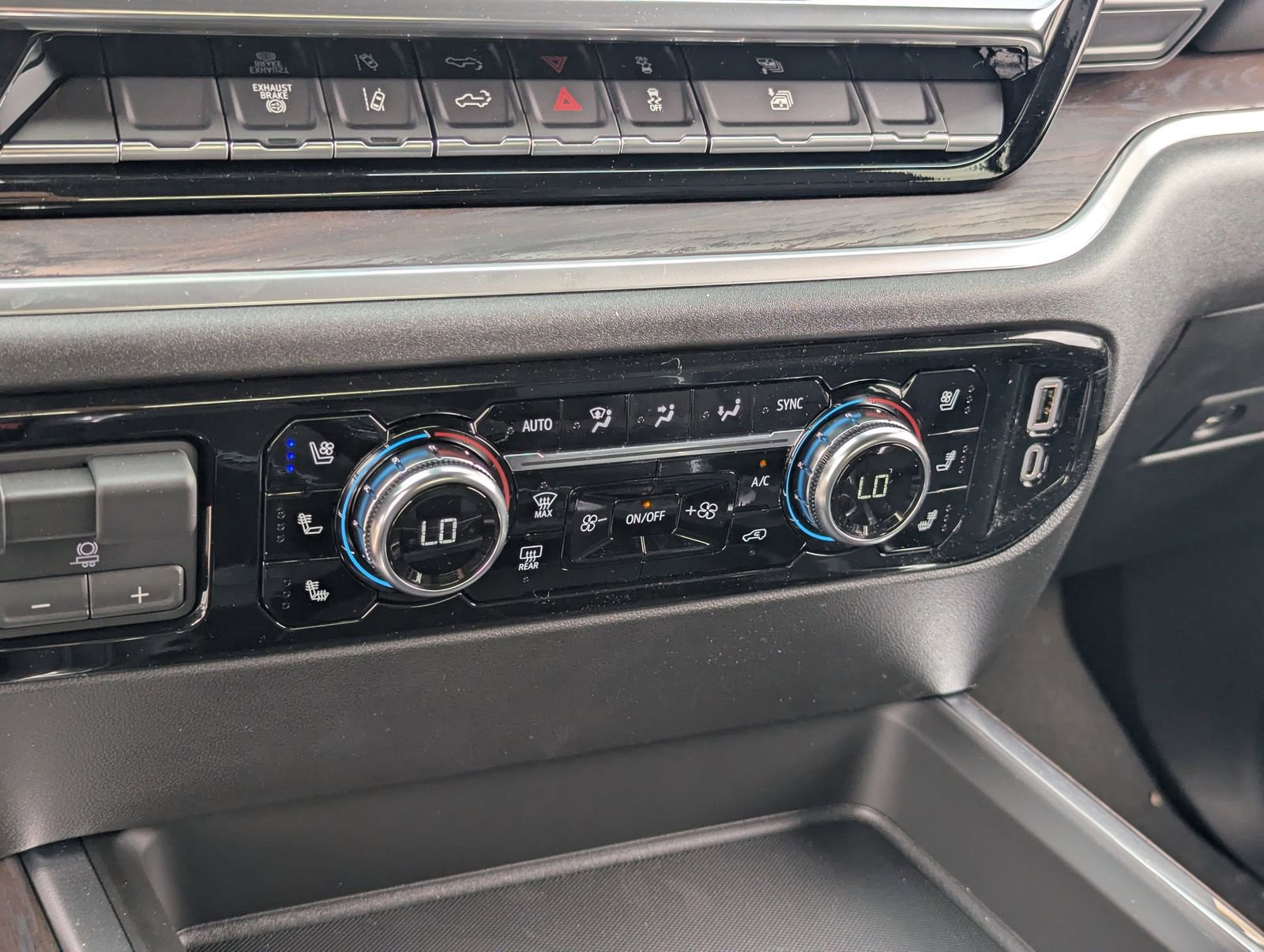 New 2026 GMC Sierra 3500 SLT w/ SLT Convenience Package image 30