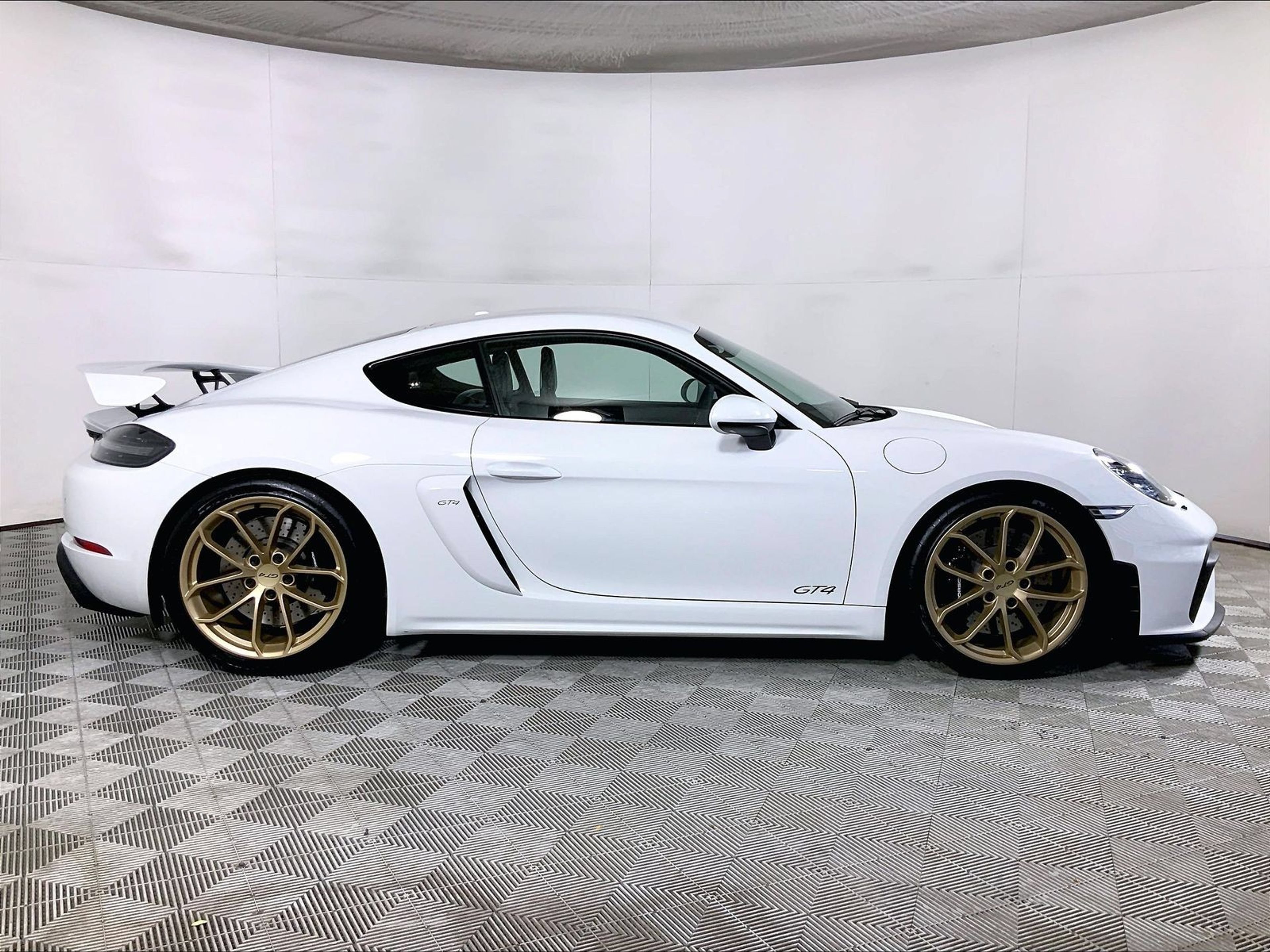 Certified 2020 Porsche 718 Cayman GT4 RWD image 8