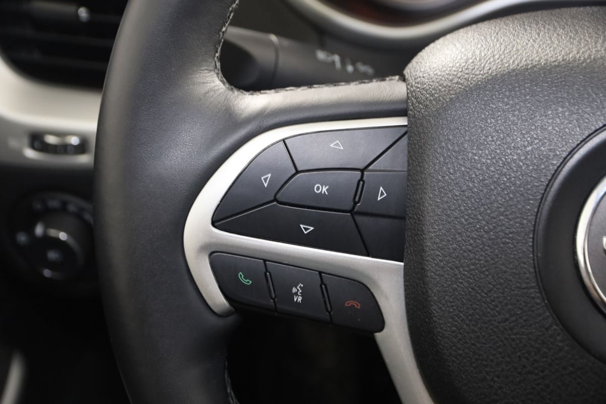 Used 2018 Jeep Cherokee Overland AWD/4WD image 31
