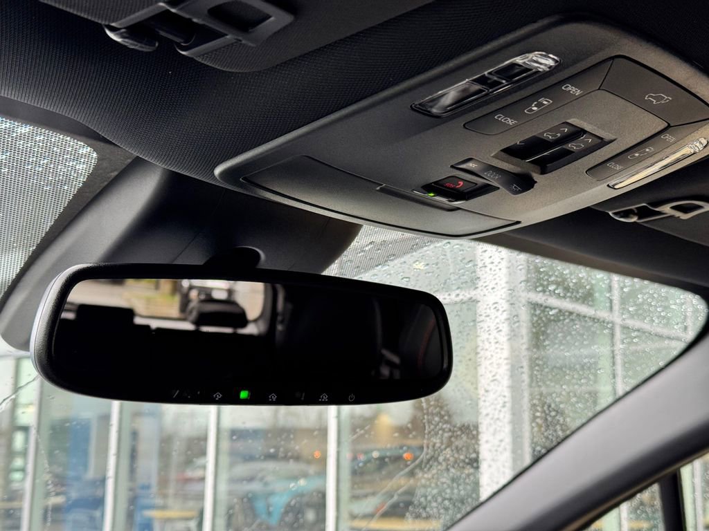 Used 2025 Toyota Sienna XSE w/ XSE Premium Package image 27