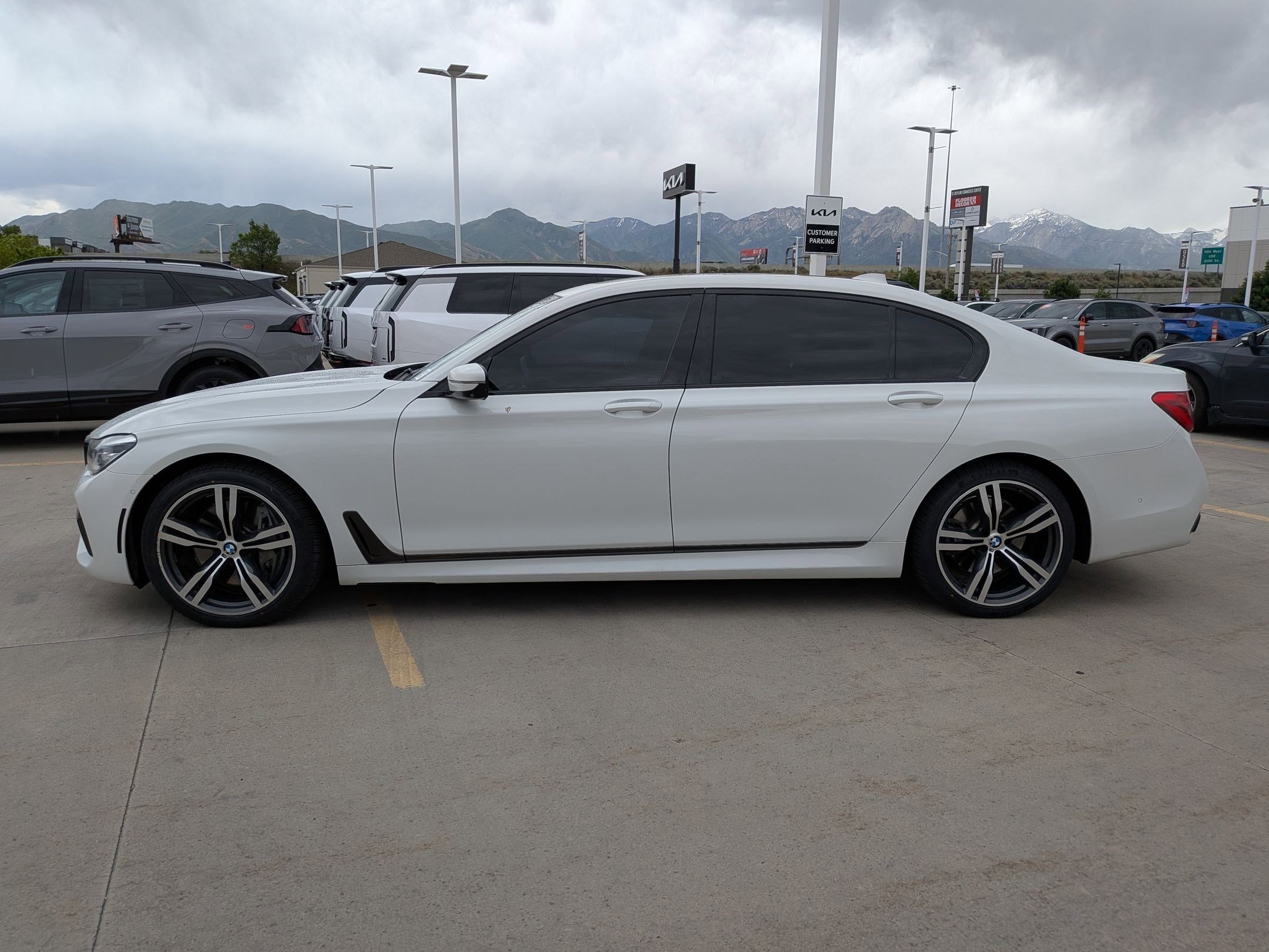 Used 2019 BMW 750i xDrive w/ Executive Package AWD/4WD image 2
